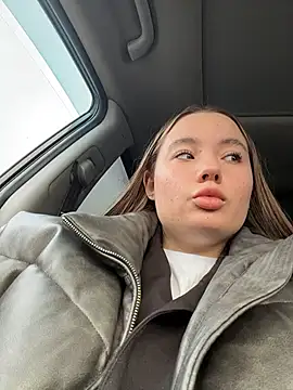 StephanieMur online show from December 5, 7:39 am