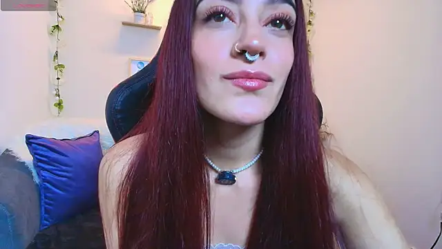 Snapshot of ViolethRosse chatting on May 8, 2:06 am ViolethRosse online show from May 8, 2:06 am