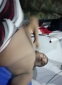 Snapshot of arnal32 chatting on October 8, 9:40 am arnal32 online show from October 8, 9:40 am