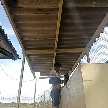 Snapshot of arnal32 chatting on November 11, 1:33 pm arnal32 online show from November 11, 1:33 pm