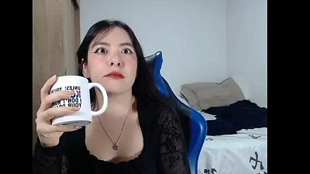 EloiseJun online show from March 26, 11:43 pm