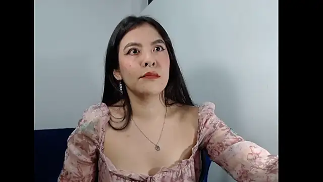 EloiseJun online show from April 26, 10:51 pm