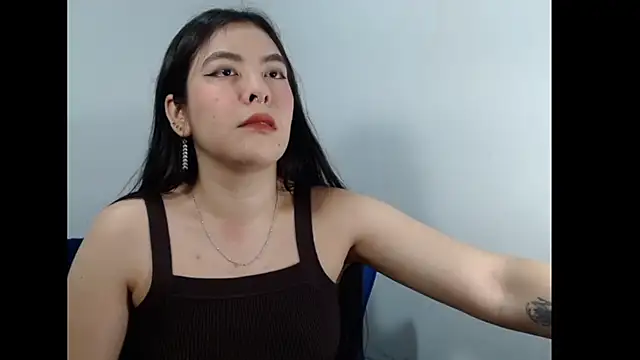 Snapshot of EloiseJun chatting on May 1, 4:39 am EloiseJun online show from May 1, 4:39 am