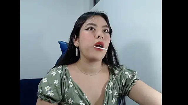Snapshot of EloiseJun chatting on May 12, 4:20 am EloiseJun online show from May 12, 4:20 am