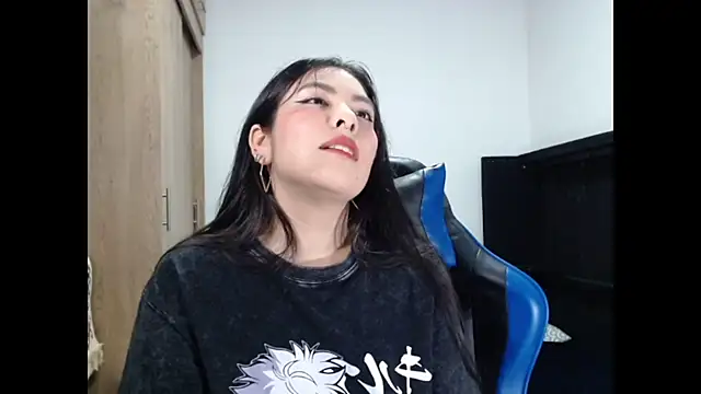Snapshot of EloiseJun chatting on July 5, 4:52 am EloiseJun online show from July 5, 4:52 am