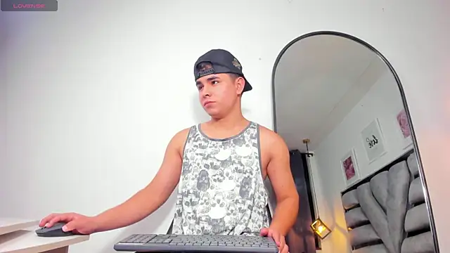 lianfox  online show from February 18, 12:34 pm