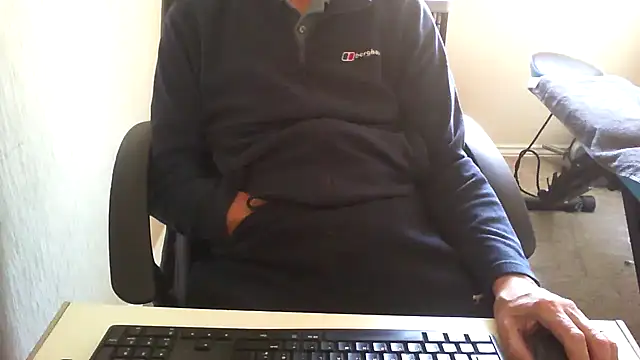 Snapshot of rogpb chatting on April 21, 10:54 am rogpb online show from April 21, 10:54 am