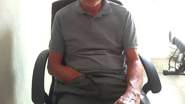 Snapshot of rogpb chatting on June 18, 2:43 pm rogpb online show from June 18, 2:43 pm