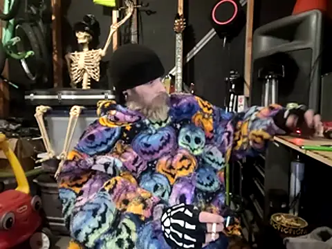 thejuicybacon online show from January 15, 8:08 am