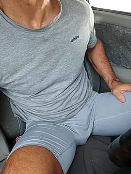 Snapshot of GreekGuyOutdoors chatting on November 27, 6:04 am GreekGuyOutdoors online show from November 27, 6:04 am