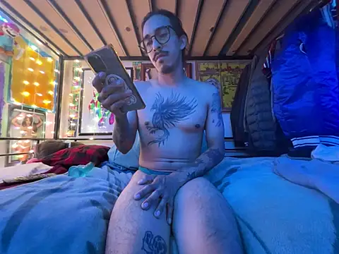 Snapshot of bigdickkane300 chatting on July 5, 4:19 am bigdickkane300 online show from July 5, 4:19 am