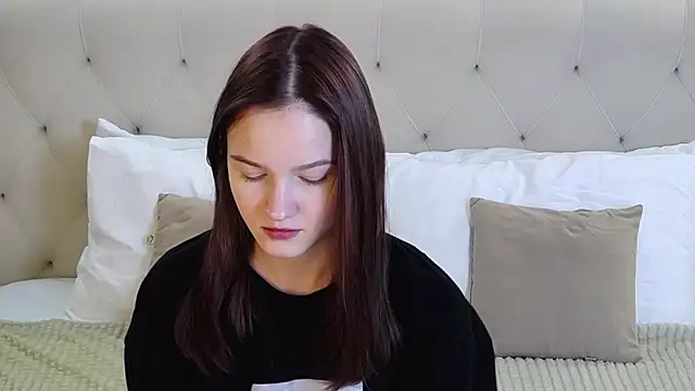 MichelleRoux online show from November 4, 1:32 pm