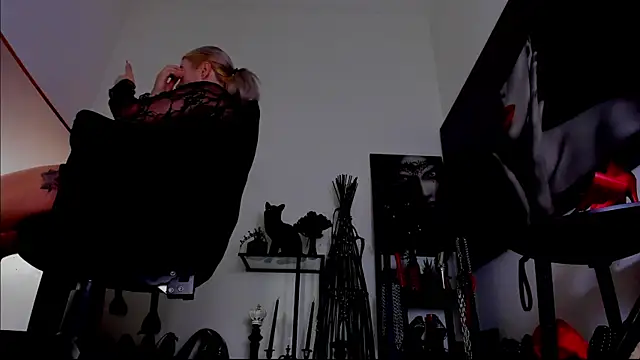 demisweet online show from February 13, 5:58 am