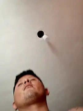 Snapshot of crees99 chatting on October 12, 7:24 pm crees99 online show from October 12, 7:24 pm