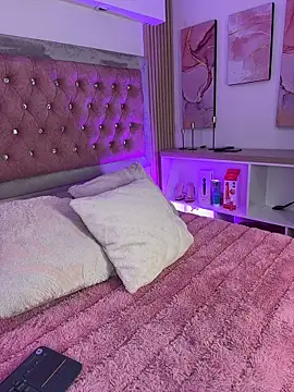 Snapshot of MylaDreams chatting on May 13, 3:37 am MylaDreams online show from May 13, 3:37 am