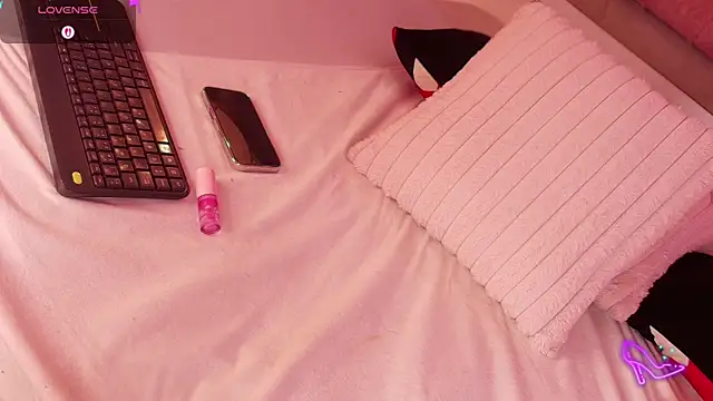 Snapshot of MylaDreams chatting on July 14, 10:21 am MylaDreams online show from July 14, 10:21 am