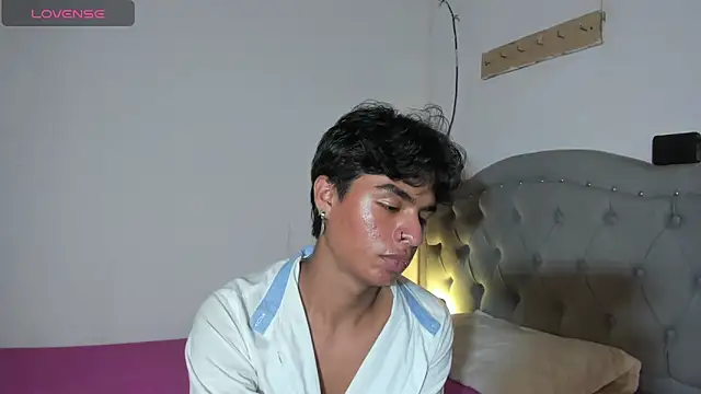 Snapshot of ariel_adan chatting on May 12, 2:41 am ariel adan online show from May 12, 2:41 am