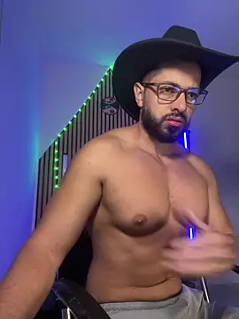 Snapshot of magnumchris chatting on February 3, 10:20 am magnumchris online show from February 3, 10:20 am