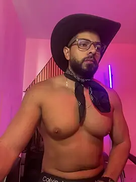 Snapshot of magnumchris chatting on February 9, 1:59 pm magnumchris online show from February 9, 1:59 pm