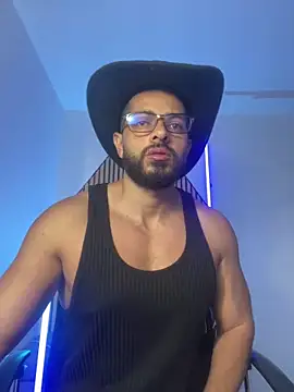 Snapshot of magnumchris chatting on March 2, 12:12 pm magnumchris online show from March 2, 12:12 pm