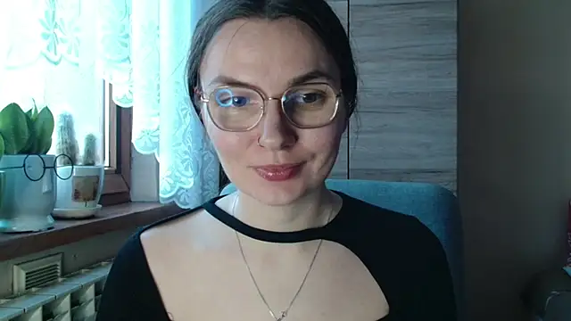 LooveELLYx online show from January 7, 2:30 pm