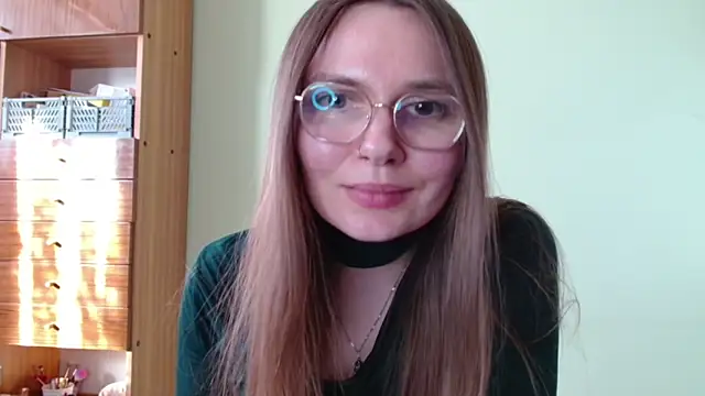 LooveELLYx online show from March 4, 2:23 pm