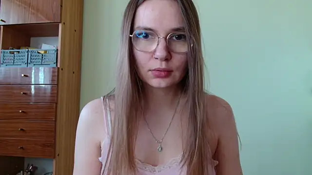 LooveELLYx online show from March 5, 7:26 am