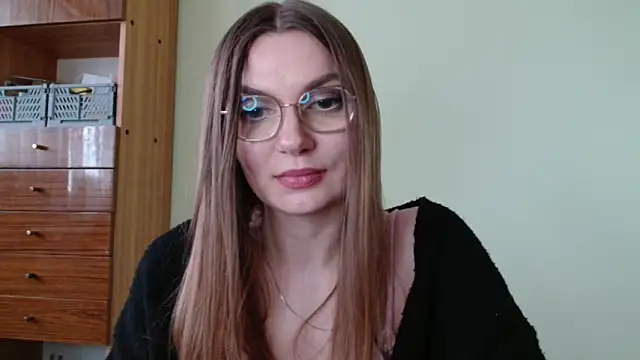 LooveELLYx online show from March 25, 2:23 pm