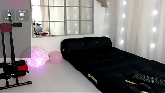 Snapshot of SarahRaynex chatting on May 8, 10:31 am SarahRaynex online show from May 8, 10:31 am
