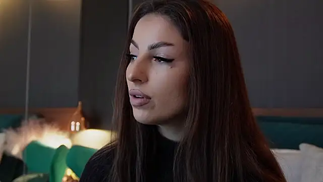 EmilyTrix online show from November 6, 5:25 pm