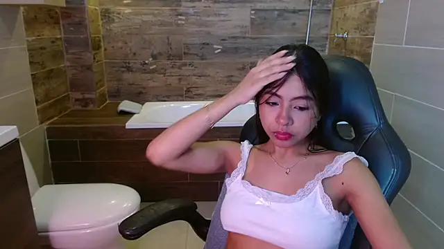 Snapshot of Sky_winter chatting on January 17, 1:49 pm Sky winter online show from January 17, 1:49 pm