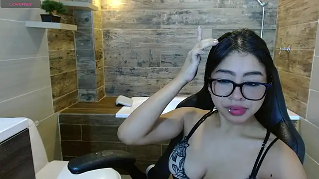 Snapshot of Sky_winter chatting on February 25, 2:48 pm Sky winter online show from February 25, 2:48 pm