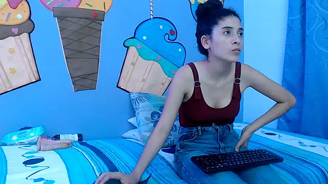 skinnykalitzo18 online show from January 11, 2:11 pm