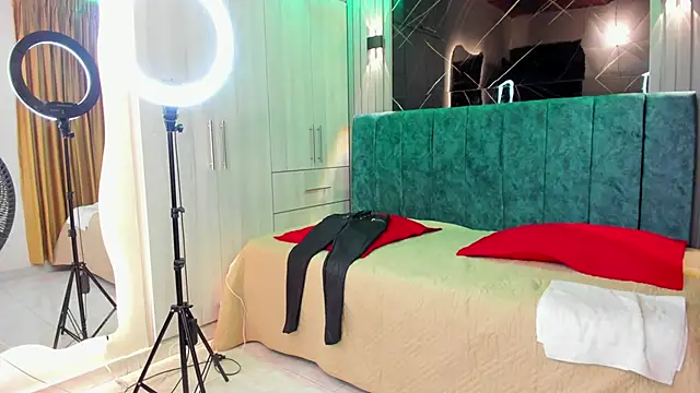 Snapshot of Cherry_Castillo chatting on October 23, 12:04 pm Cherry Castillo online show from October 23, 12:04 pm