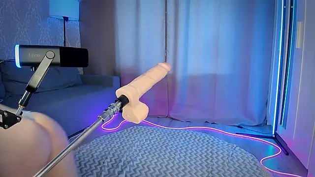 Juicy Vikki online show from March 6, 10:45 am