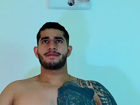 Snapshot of king_falconer chatting on February 3, 4:54 am king falconer online show from February 3, 4:54 am