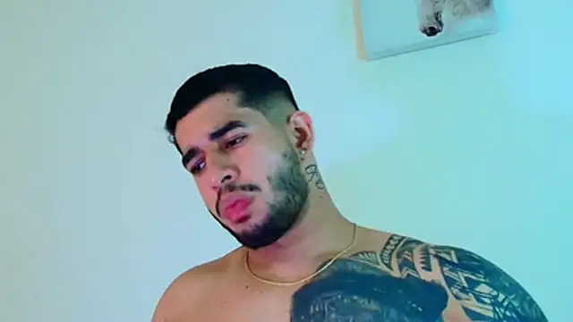 Snapshot of king_falconer chatting on February 8, 8:29 am king falconer online show from February 8, 8:29 am