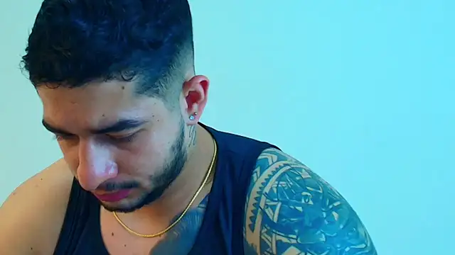 Snapshot of king_falconer chatting on February 9, 11:20 pm king falconer online show from February 9, 11:20 pm