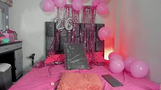 Esmeraldaa- online show from February 12, 4:07 am