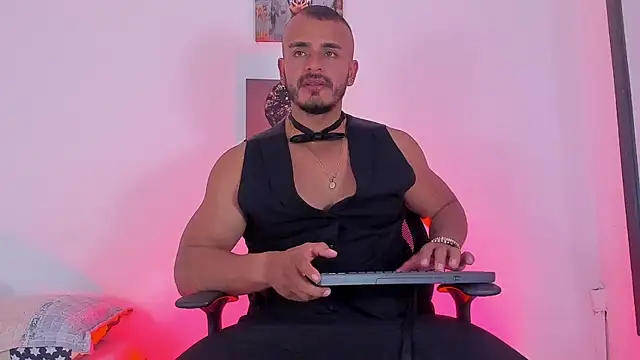 Snapshot of magnusclark chatting on April 27, 6:50 pm magnusclark online show from April 27, 6:50 pm