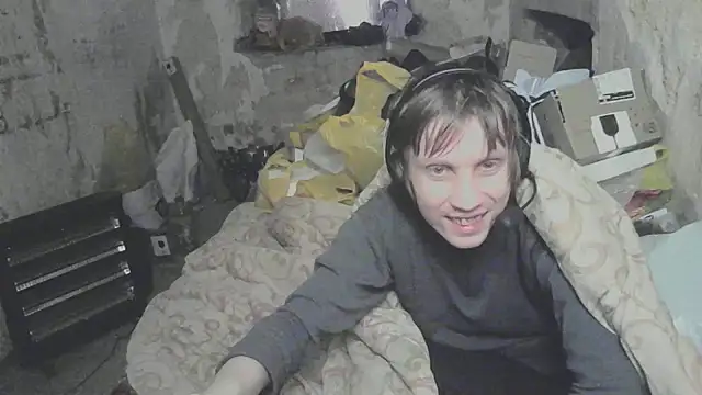 Snapshot of makarov1993 chatting on April 18, 5:28 pm makarov1993 online show from April 18, 5:28 pm