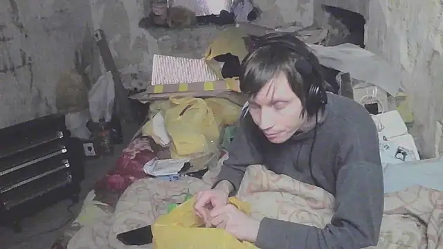Snapshot of makarov1993 chatting on April 24, 2:25 am makarov1993 online show from April 24, 2:25 am