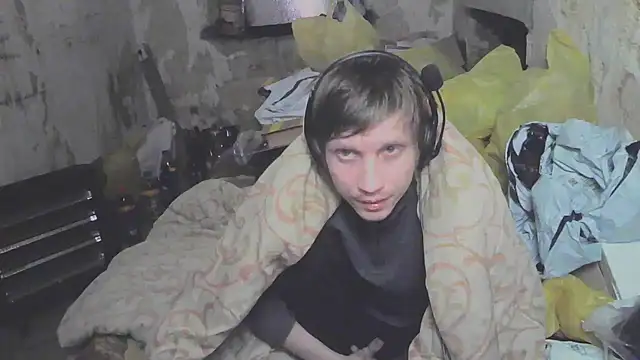 Snapshot of makarov1993 chatting on April 30, 5:47 am makarov1993 online show from April 30, 5:47 am