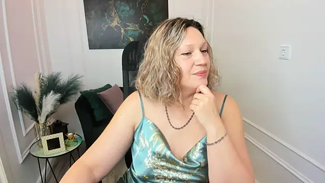 NinaStarle online show from April 12, 8:30 am