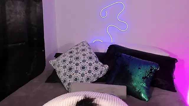 Londonttipton online show from March 5, 4:41 am