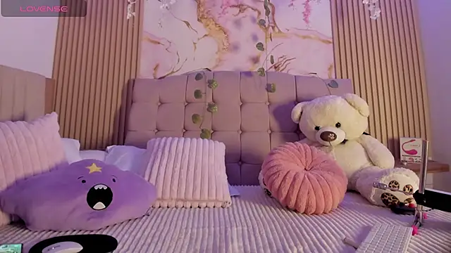 Aliice1  online show from April 20, 10:55 pm