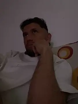 Snapshot of Michaell_Spinelly chatting on May 18, 10:37 pm Michaell Spinelly online show from May 18, 10:37 pm