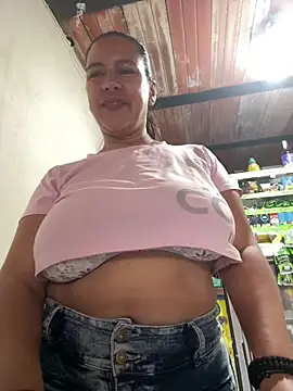 Snapshot of Mara_luxx chatting on September 23, 6:33 pm Mara luxx online show from September 23, 6:33 pm