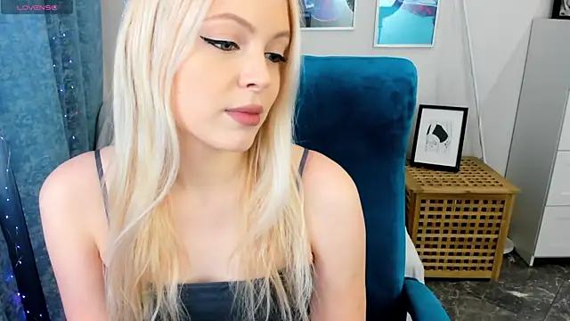 Snapshot of KatherineePierce chatting on May 16, 5:01 pm KatherineePierce online show from May 16, 5:01 pm
