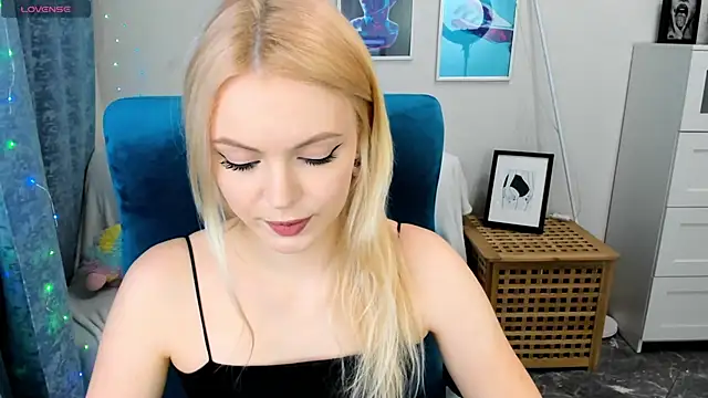 Snapshot of KatherineePierce chatting on May 19, 5:19 pm KatherineePierce online show from May 19, 5:19 pm